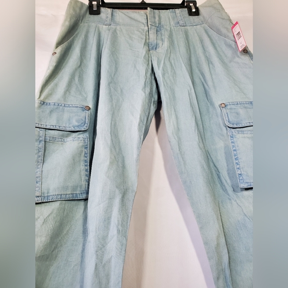 NWT ALICE + OLIVIA STACEY BENDET NATURALLY DISTRESSED STRETCH SIZE 4 MSRP $245 - Picture 2 of 10